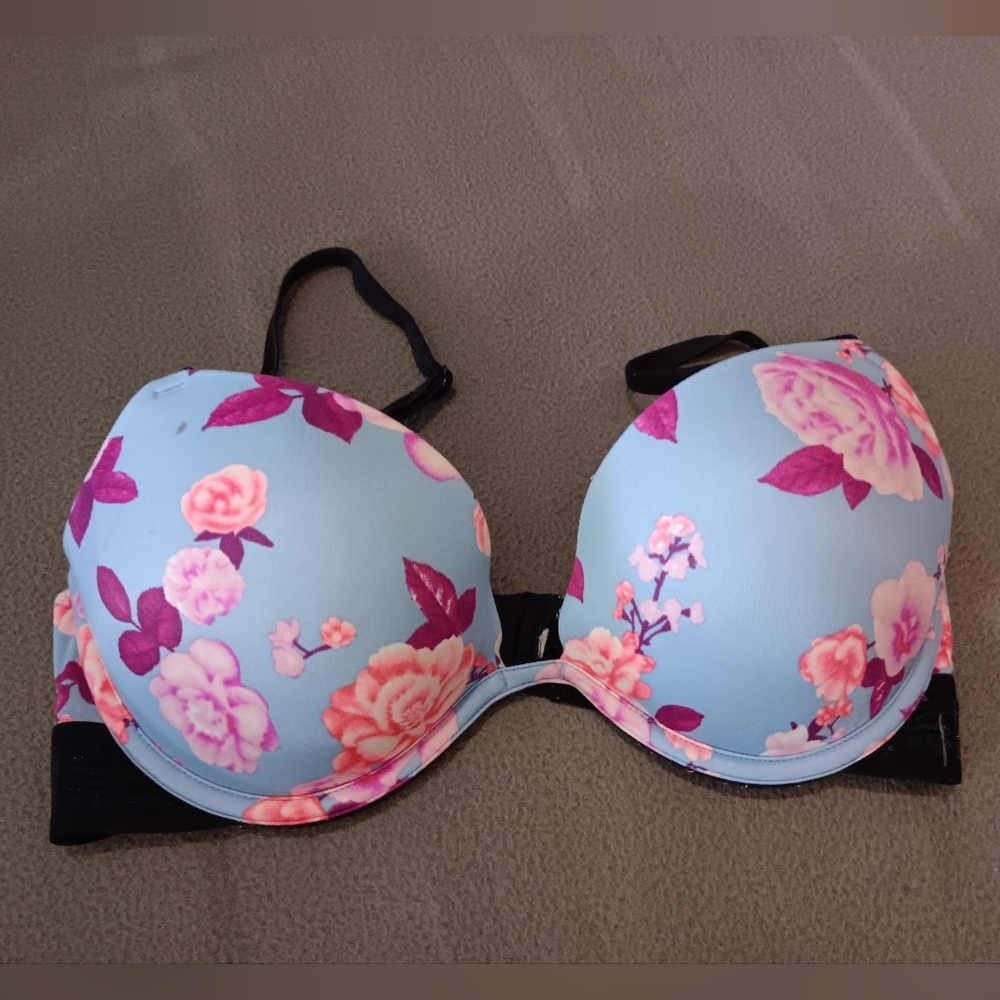 32D Victoria Secret PushUp Bra